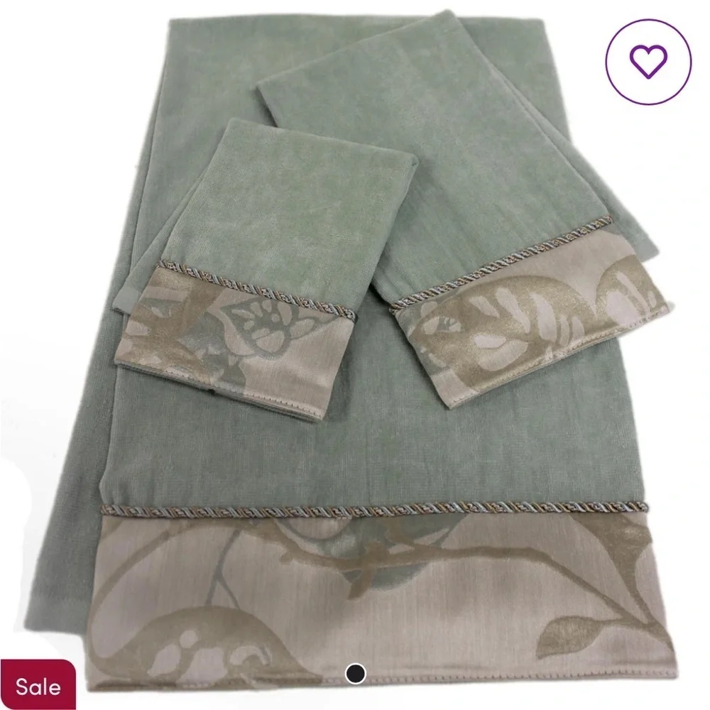 Paradisio By Shelly Kline Decorative 3 Piece Towel Set. Hand, Bath and Fingertip